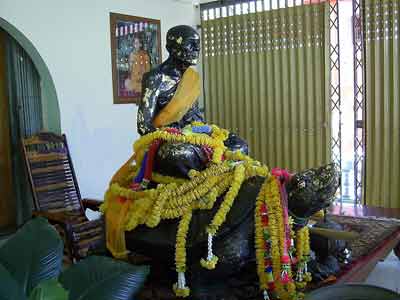 Statue de luang phor Liew.