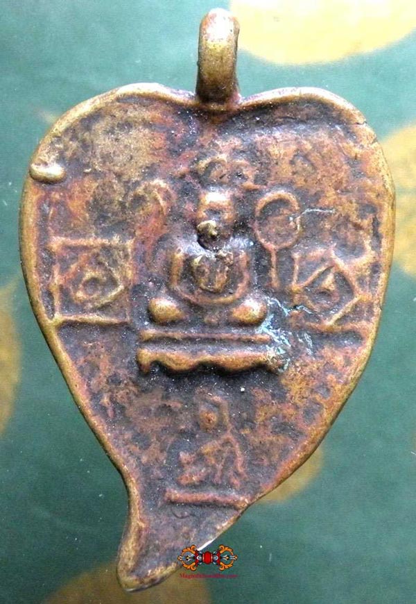 Amulette ancienne feuille d'arbre du bouddha.