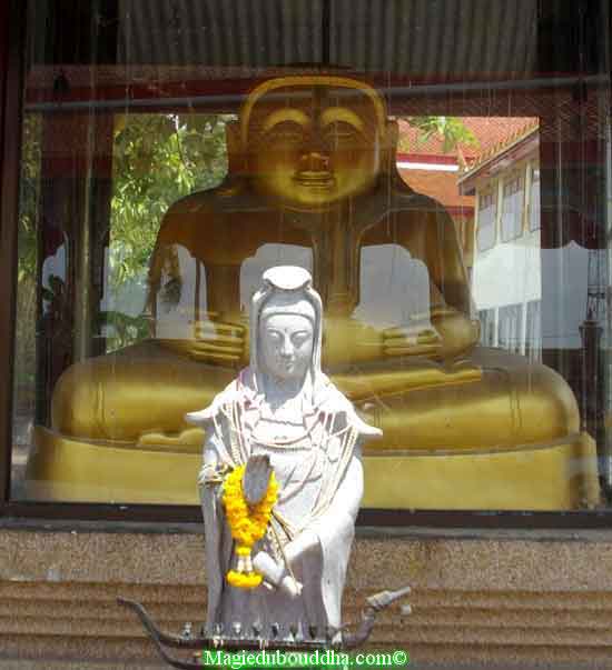 Bouddha et Guan Yin.