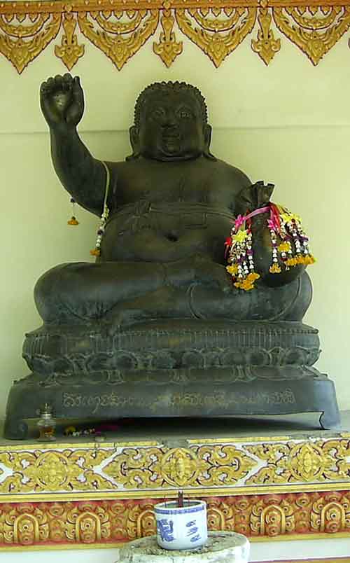 Statue du bouddha phra sanghajai kwak.