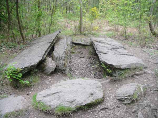 Tombeau du géant à Brocéliande.