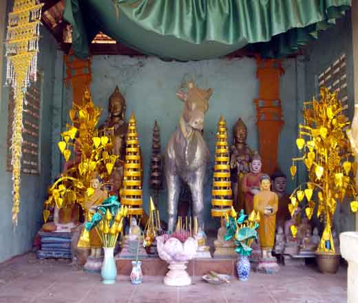 Autel de kwai tanoo au cambodge.