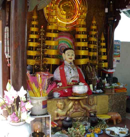 Déesse chinoise au Wat Phnom.