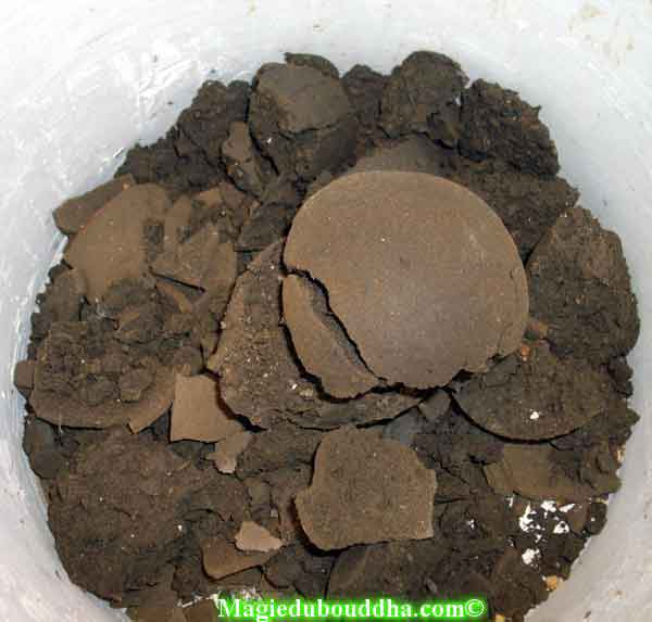 Dorodango cassés.
