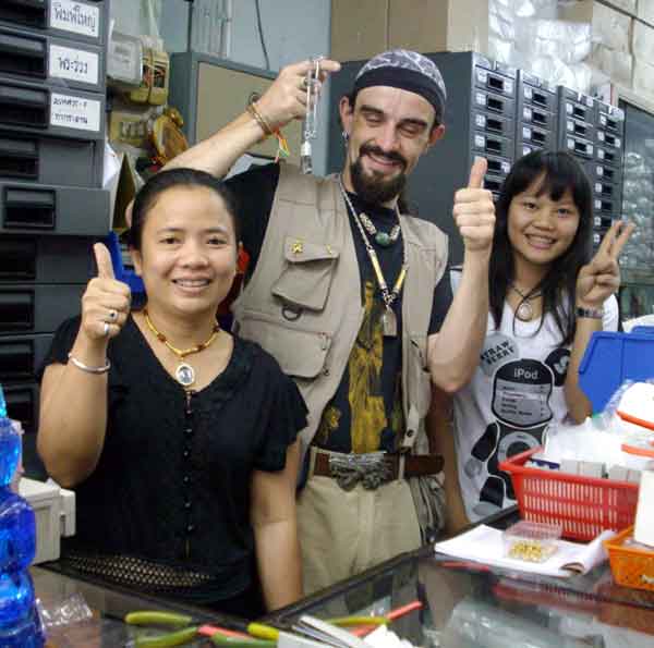 boutique de reliquaires pour amulettes Thai.