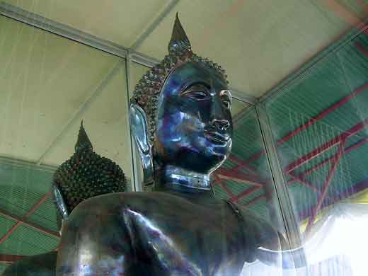 Statue du Bouddha en lek lai.