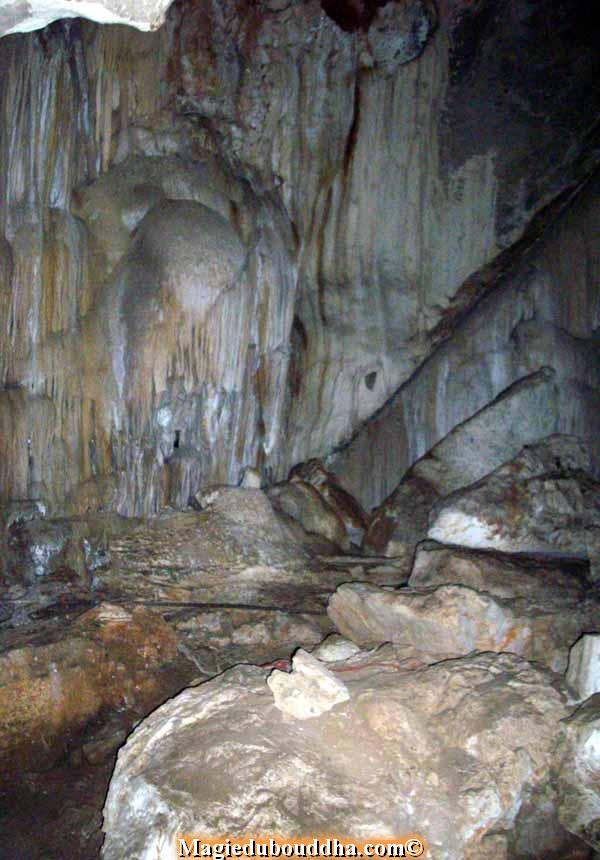 Lek lai cave.