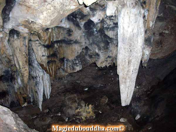 Stalactites in the lek lai cave.