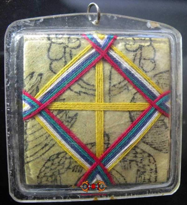amulette tibétaine des garuda.