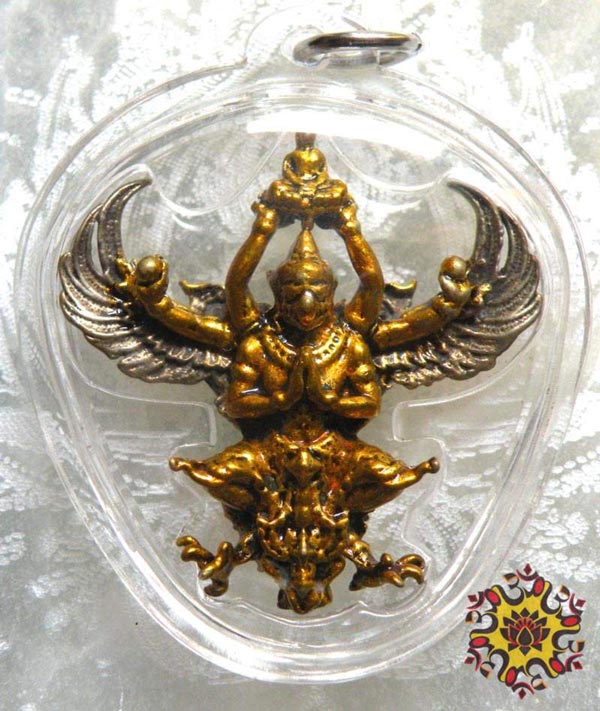 Amulette thai du garouda phaya kruth.
