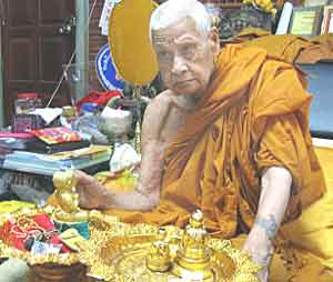 Le très vénérable luang phor yem.