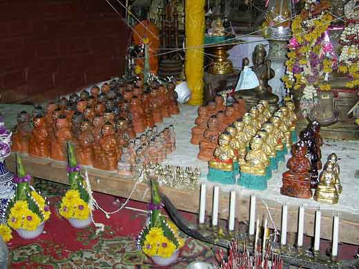 Statuettes de khuman thong.