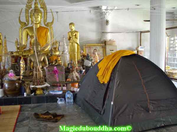tente de moine thai.