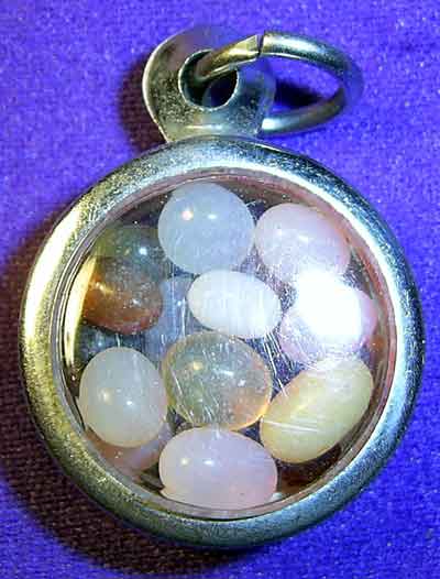 Grosses perles reliques du Bouddha sarira.