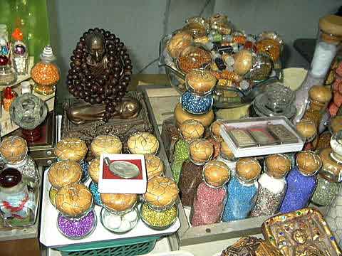 Fausses reliques Bouddhistes.