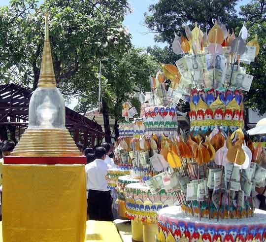 reliques du Bouddha à phra pathom cheddi.
