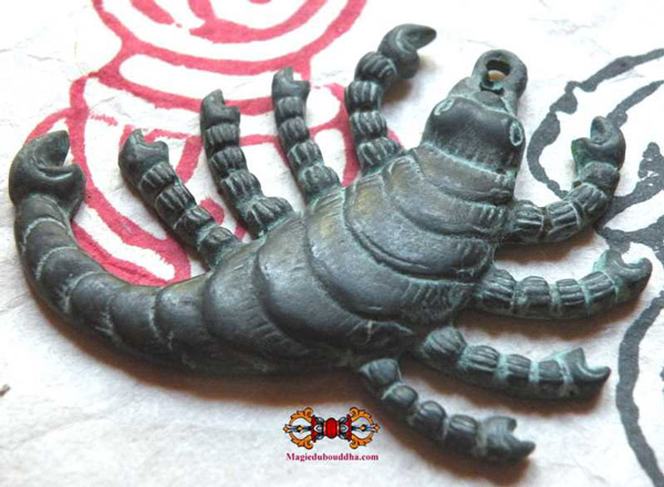 Amulette tibétaine scorpion de gourou drakpo.