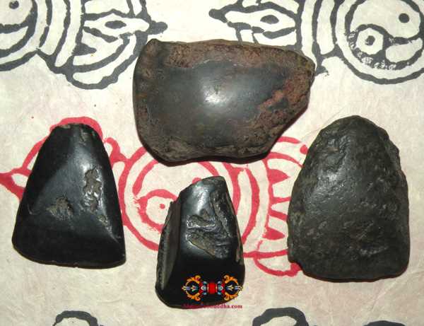 pierres de foudre tibétaines.