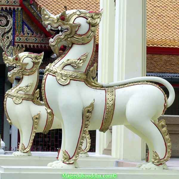 Lion mythiques thai singharaj.