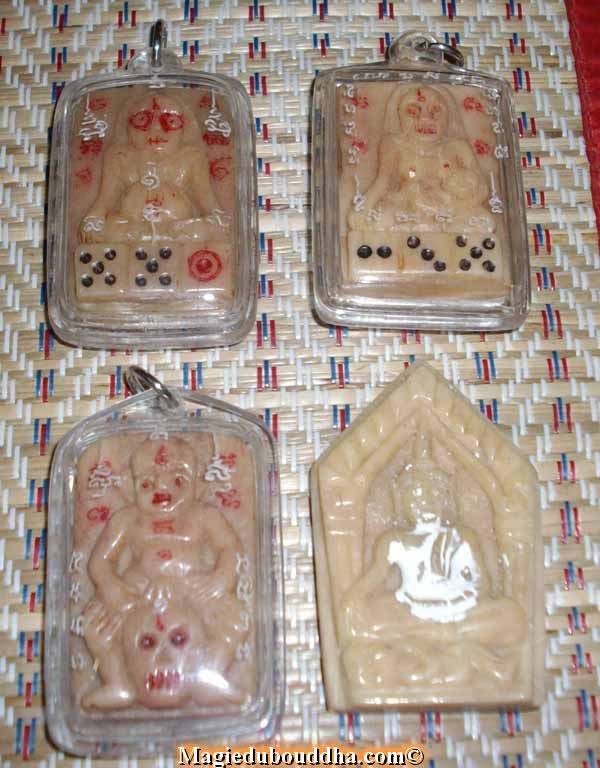 Amulettes Thai en os humain.
