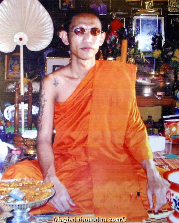 Le Vénérable Phra Ajarn Thep.