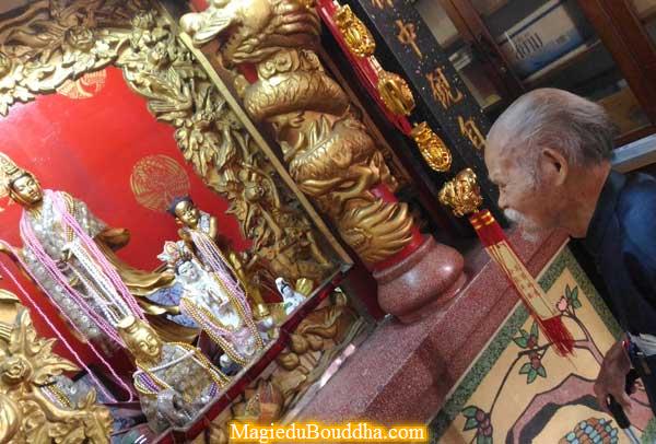 Visite du temple du vénérable ajarn chang ee.