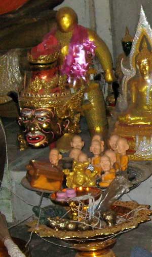 Statuettes de luang phor chang.
