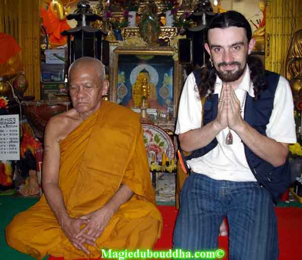 Rencontre avec le vénérable luang phor chanchai.