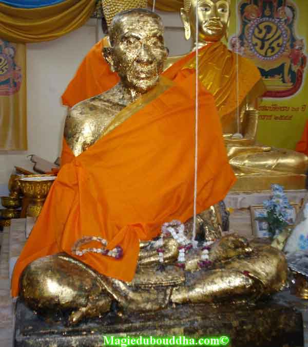 Statue de luang phor nuan.