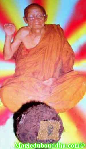 Amulette Thai look aum de luang phor kui.