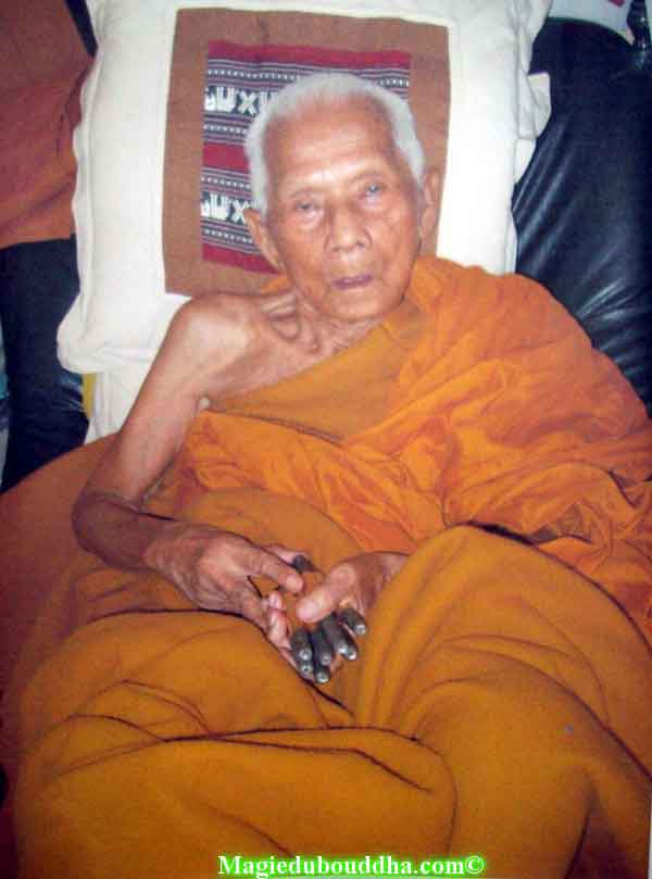 Amulettes takut de luang phor muang.
