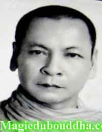 Le vénérable luang phor niyom.