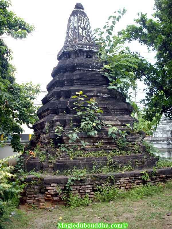 Stoupa du wat cheng nok.