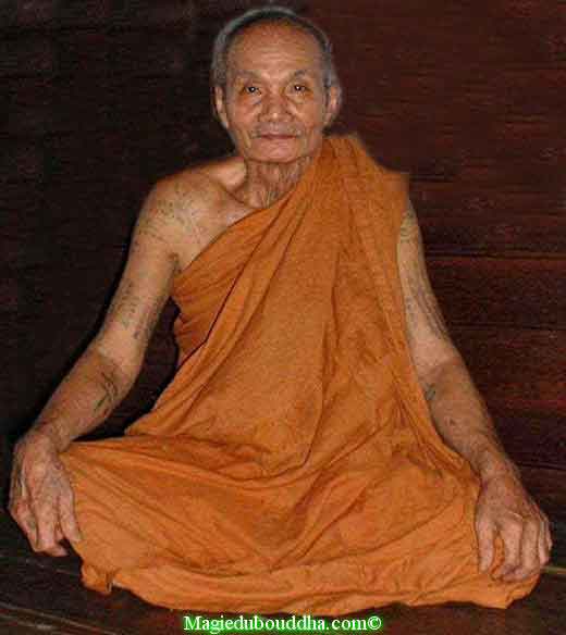 Luang phor phuead du wat makok.