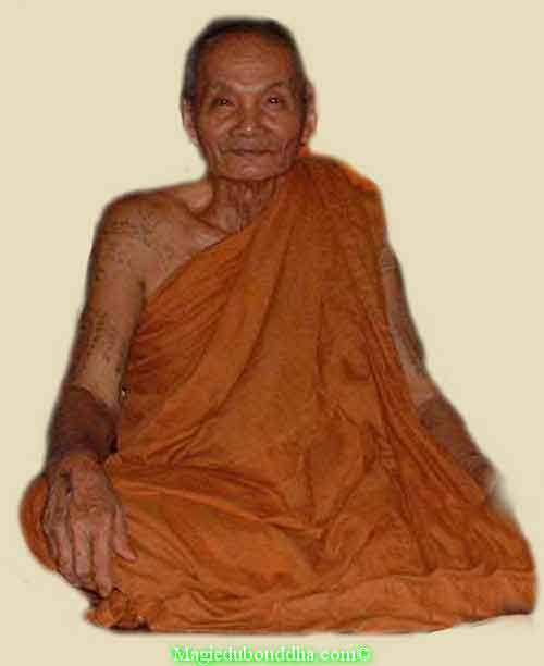 Luang phor phuead du wak makok.