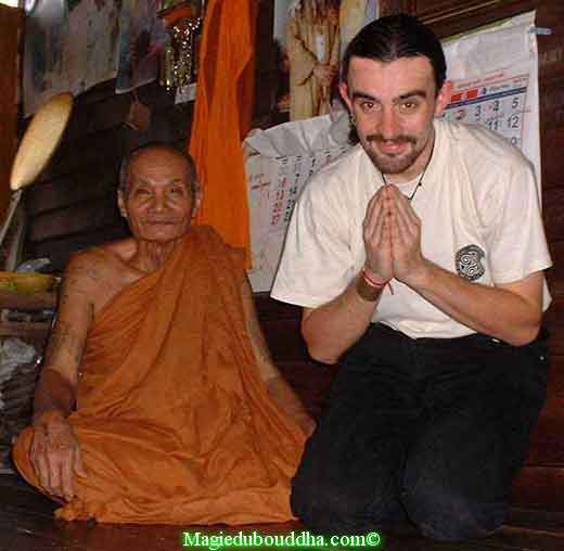 Rencontre avec le vénérable luang phor phuead.