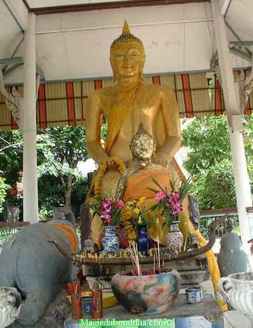 Statue du bouddha au wat makok.
