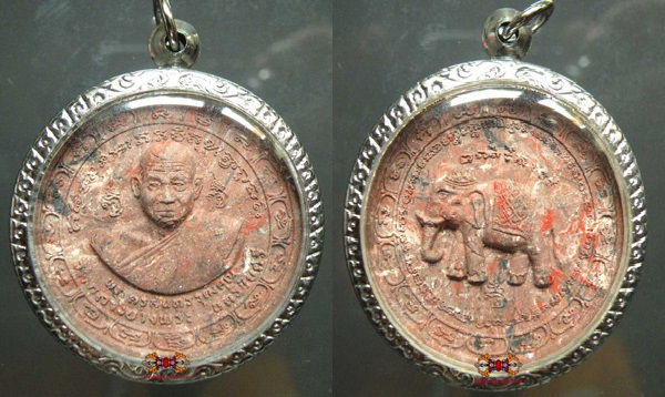 Amulette thai de luang phor puth.