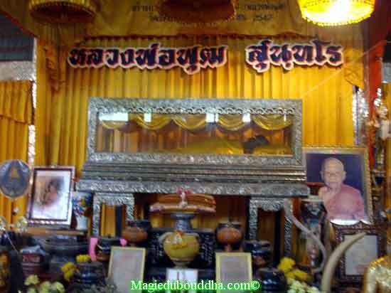 Cercueil de luang phor puth.