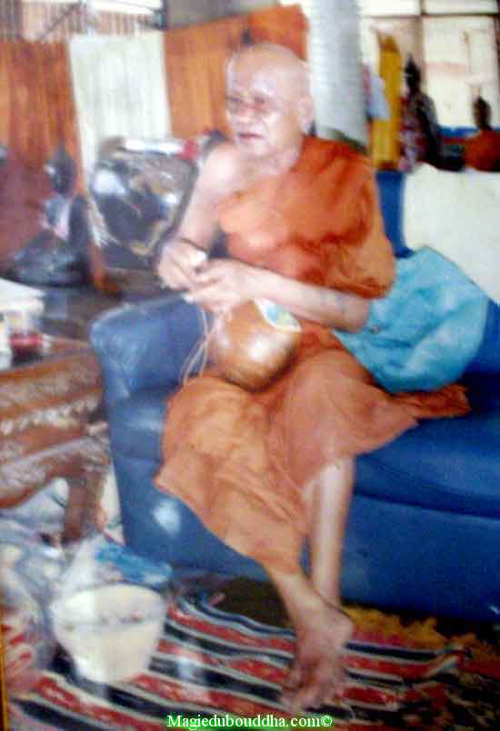 Moine thai célèbre : Luang Phor Puth.