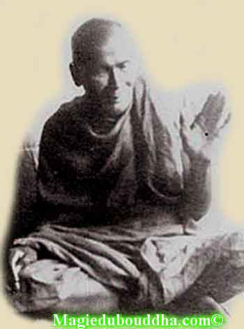 Le très vénérable luang phor cham.