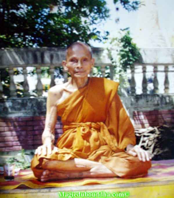 Le Vénérable luang phor sangha.