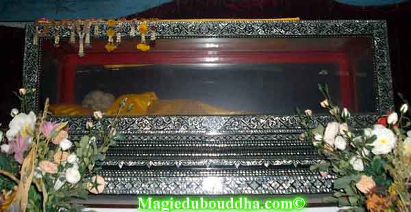 Momie du très vénérable luang phor sangha.