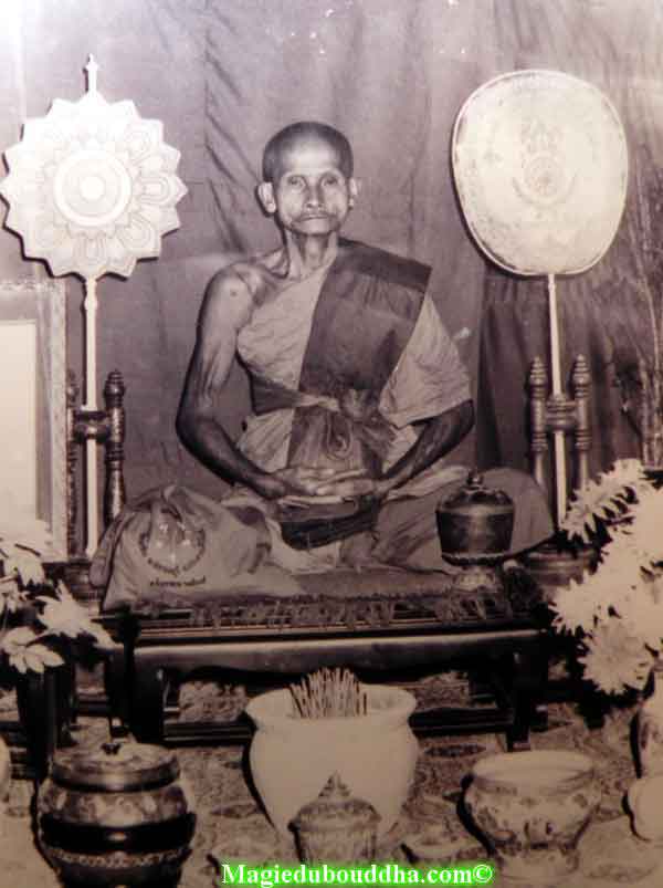 Vénérable luang phor sangha.