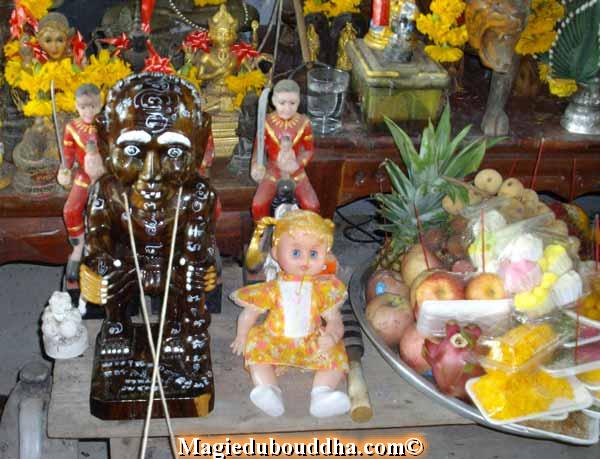 Statue thai chuchok.