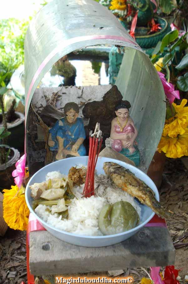 La maison aux esprits de luang phor somchai.