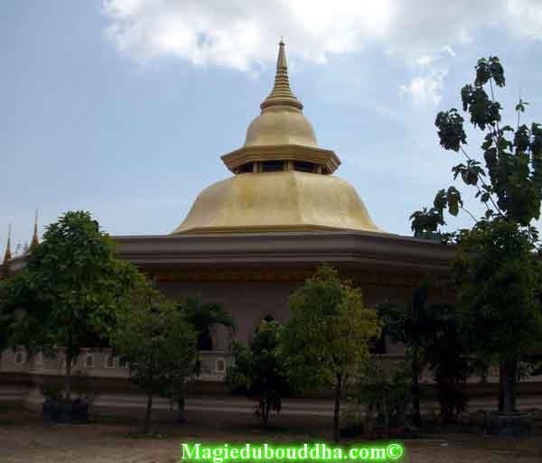 stupa detemple thai