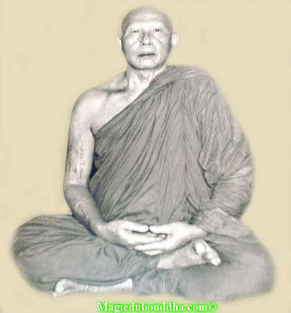 célèbre moine thai luang phor suppah