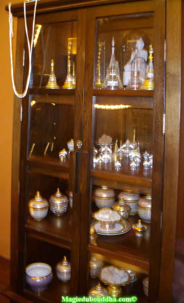 collection de reliques de temple thai