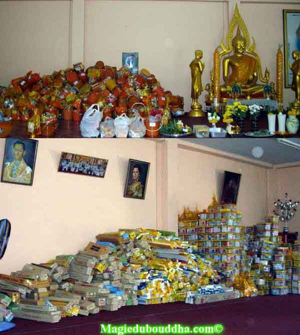 offrandes pour moines thai
